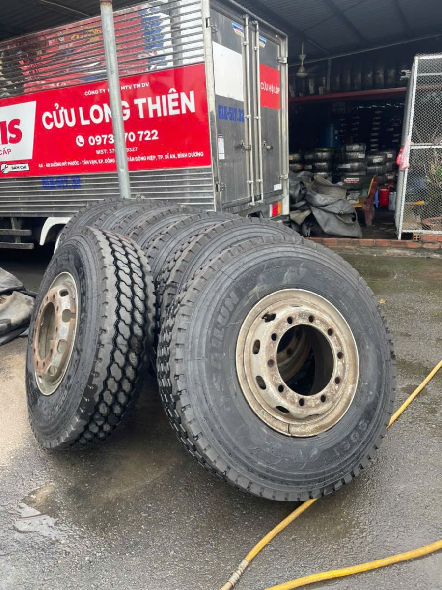 5 Dấu Hiệu Nhận Biết Lốp Xe Ô Tô Bị Hư Hỏng Bạn Không Nên Tránh Qua